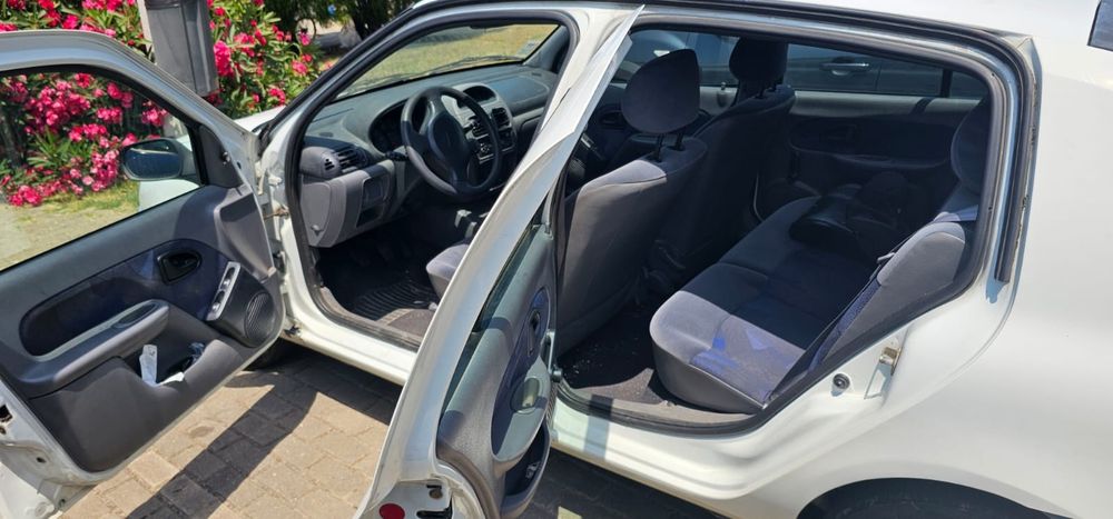 Renault Clio 99 5 portas fecho central 1.2 gasolina