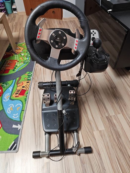 Logitech G27 +stojak wheel Stand Pro