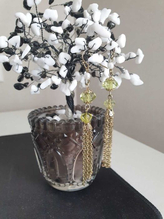 Сережки с зелеными бусинами