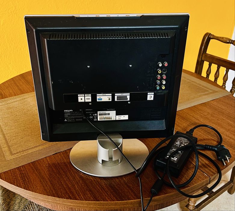 TV Philips em bom estado