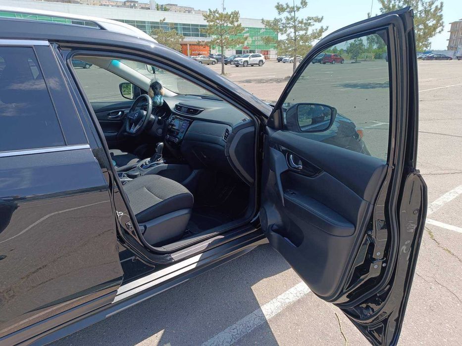 Nissan ROGUE 2017 року