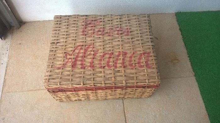 Caixa de verga e madeira antiga rara caves aliança em bom estado