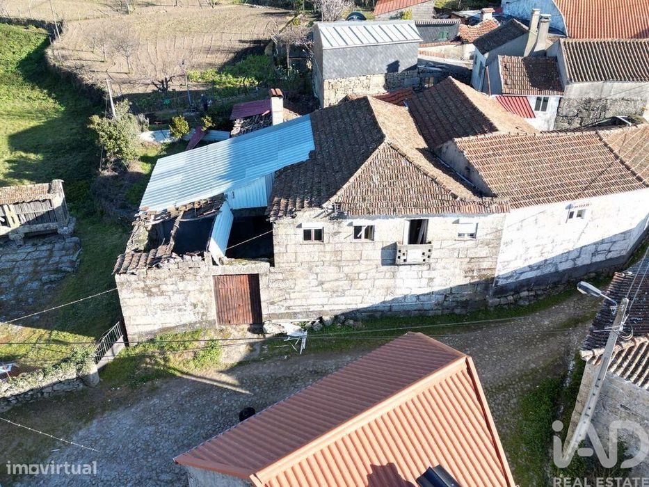 Casa de aldeia T3 em Mouçós e Lamares de 364,00 m2