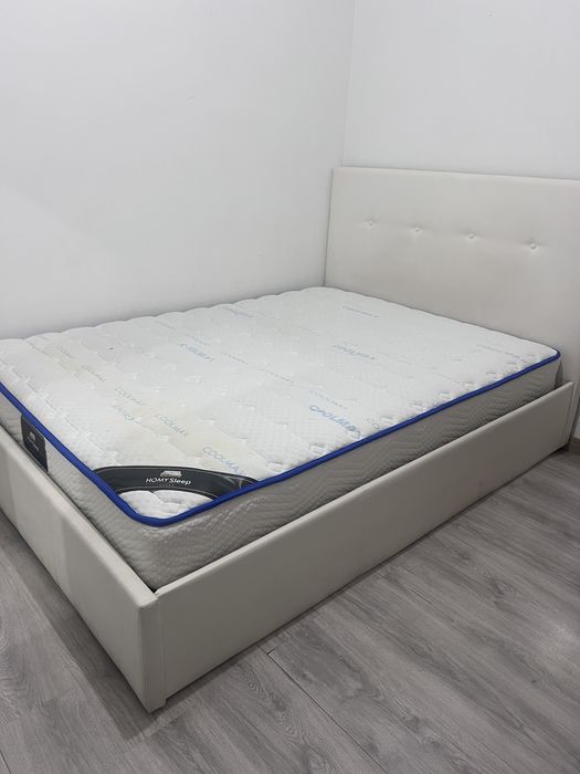 Cama de casal branca