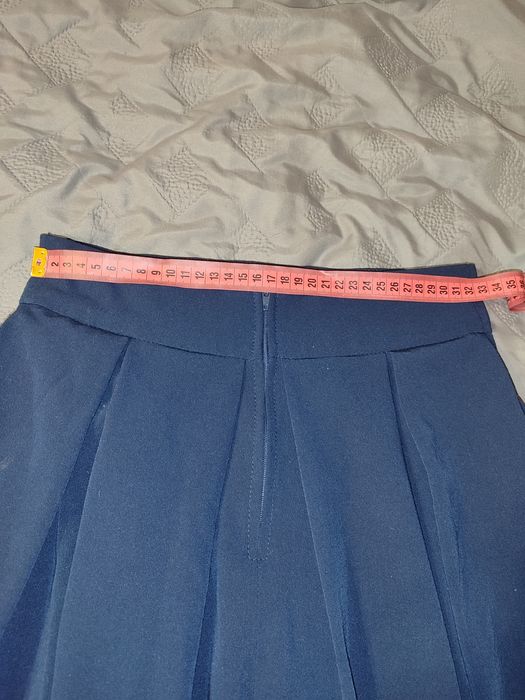 Продам спідницю жіночу міді