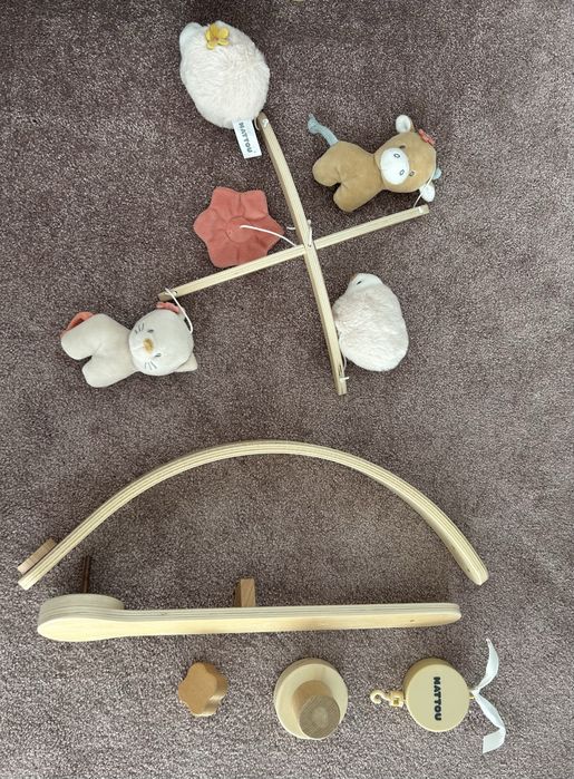 Móbil em Madeira Nattou