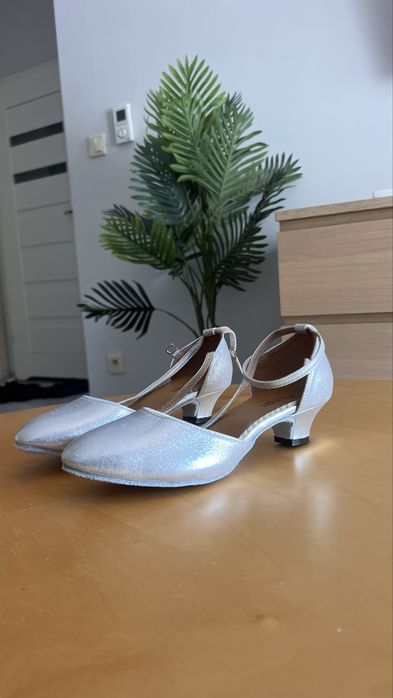 Sprzedam damskie butyf do tańca – rozmiar 39,40