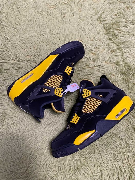 Jordan 4 Retro Thunder Rozmiar  42