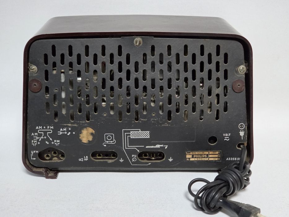 Rádio antigo reparado Philips