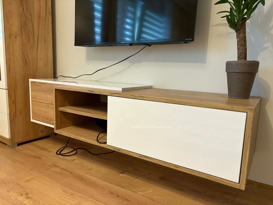 Witryna i komoda w stanie idealnym