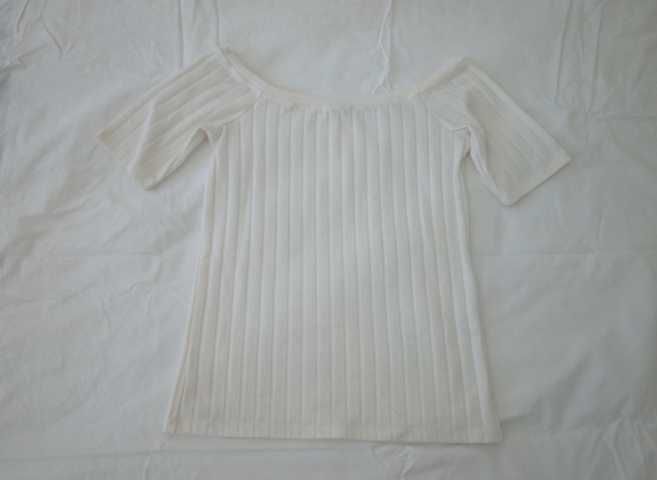 Camisola abaixo dos ombros creme (zara)