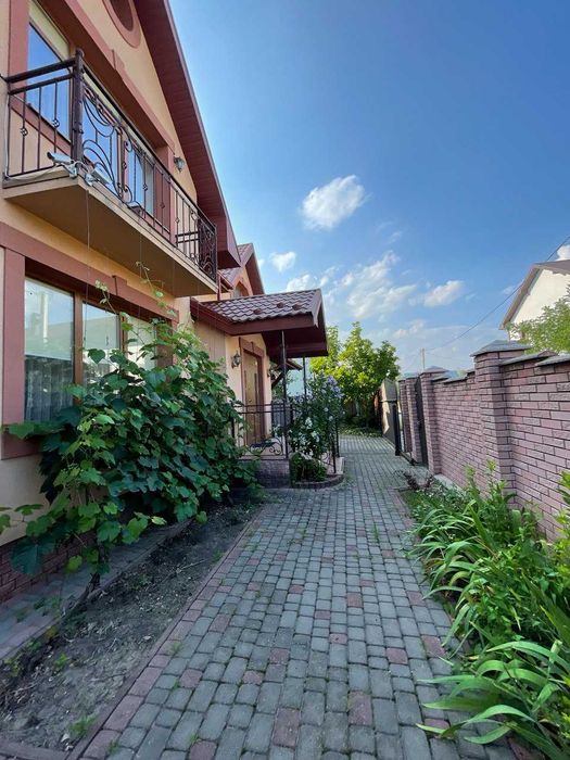 Продається шикарний будинок біля Івано-Франківська!