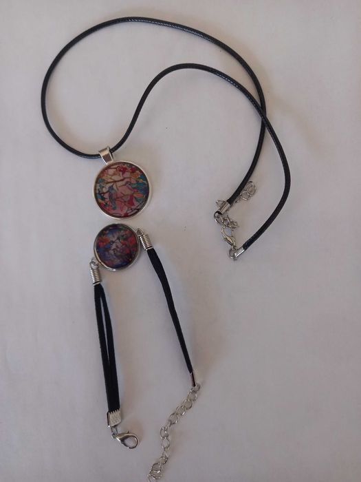 Conjunto pulseira e colar com aves coloridas