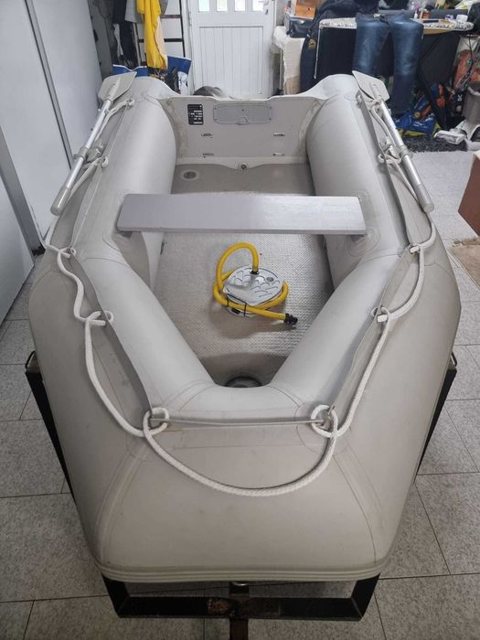 Vendo ou troco ocean bay com motor de 48 libras bateria de gel e carregador