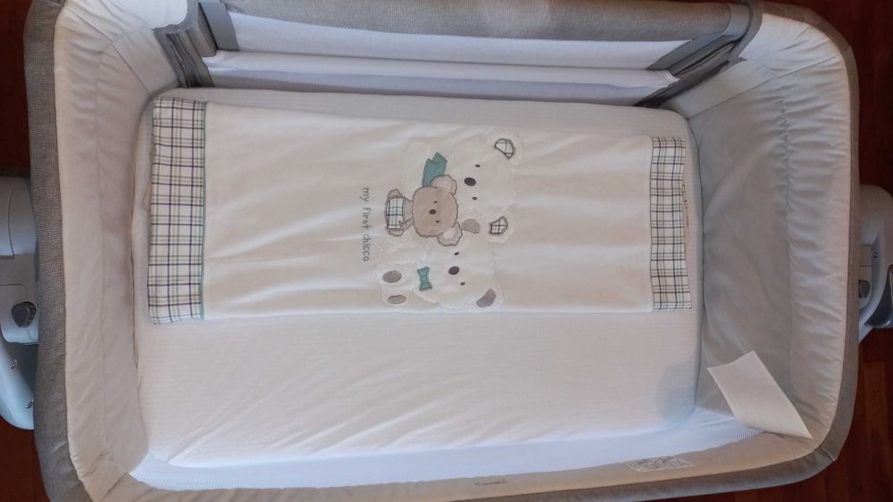 Colcha chicco e 2 lençóis de baixo com elástico