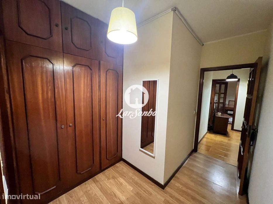 Apartamento T2, na zona da Rua Costa Cabral, junto ao Metro, dispon...