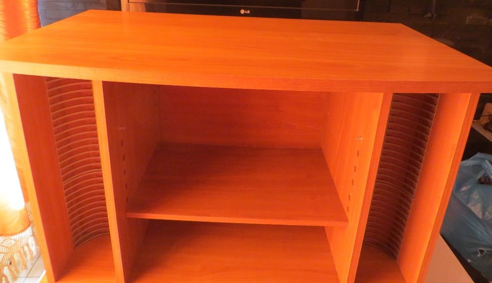Móvel TV c/ suporte 60 CD, 2 prat. DVD e 6 p/ DV´s / Filmes