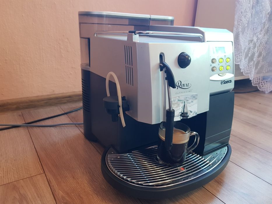 Італійська  автоматична кавомашина SAECO ROYAL Cappuccino.