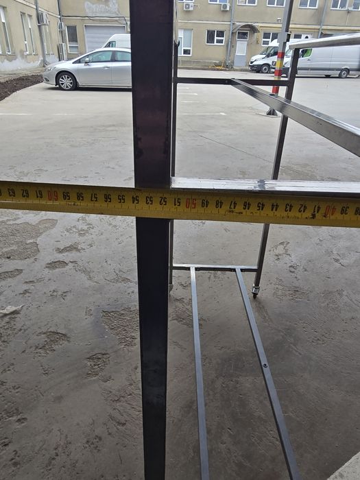 Стійка для одягу в магазин