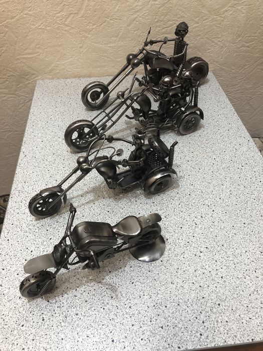 Колекція металевих мотоциклів