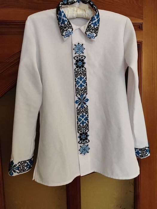 Сорочка вишита бісером.