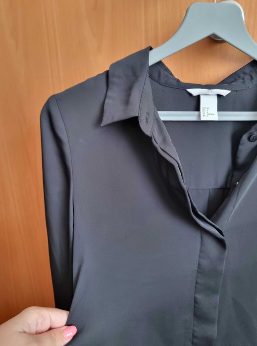 Camisa preta fluida H&M, tamanho 34