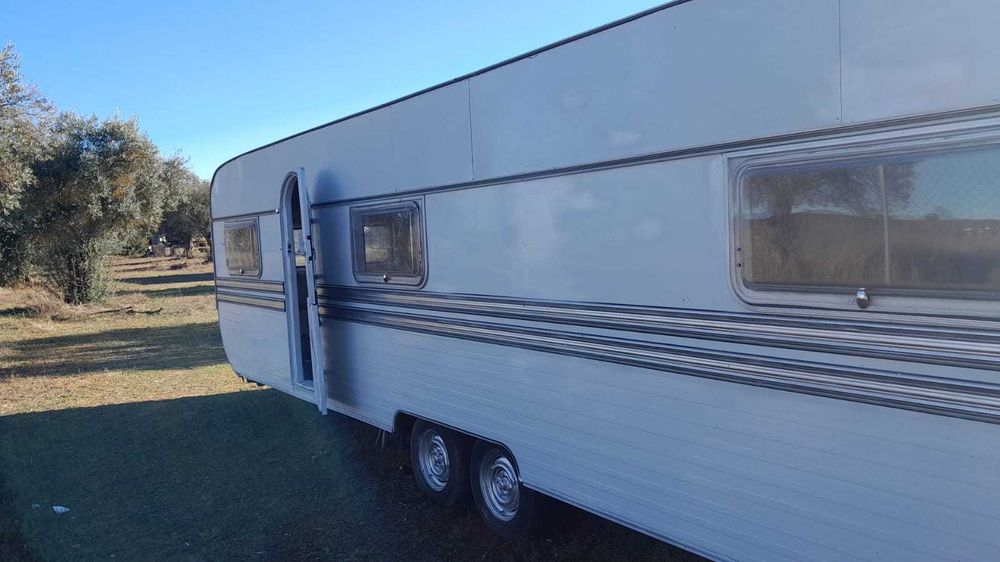 Rara Caravana Alemã Weippert extra longa com eixos duplos