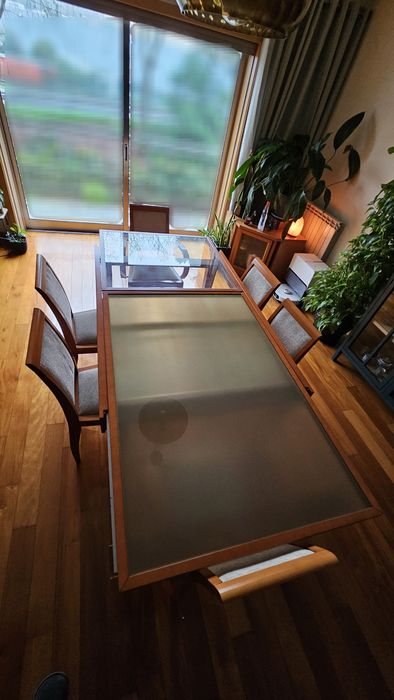 Mesa Extensível em Cerejeira com 6 Cadeiras