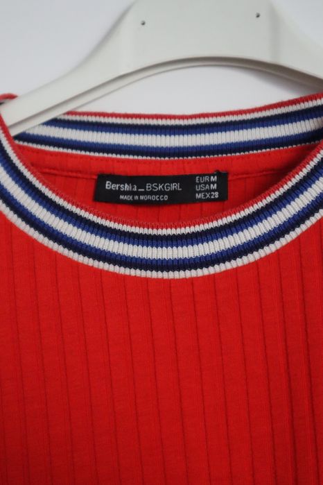 Krótka czerwona bluzka Bershka