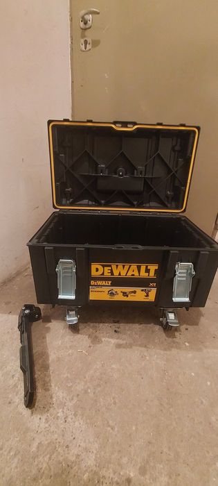 Dewalt - skrzynki na narzędzia x 3 + kółka + mocowania