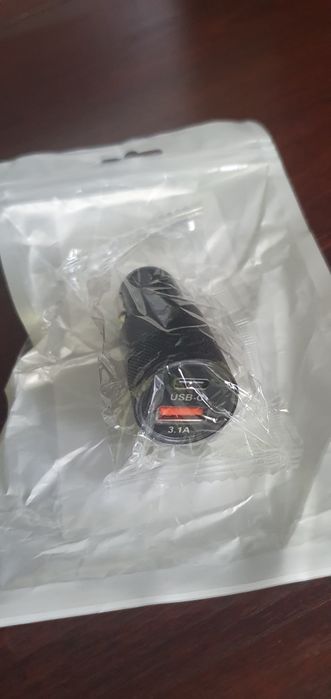 Автомобільний зарядний пристрій USB + PD з потужністю 3,1 A