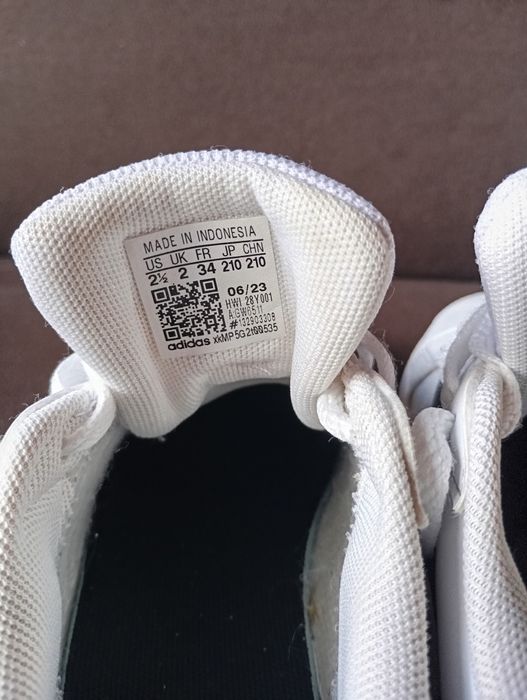 Кроссовки Adidas