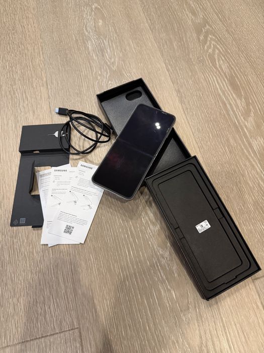 Samsung Galaxy Flip 6