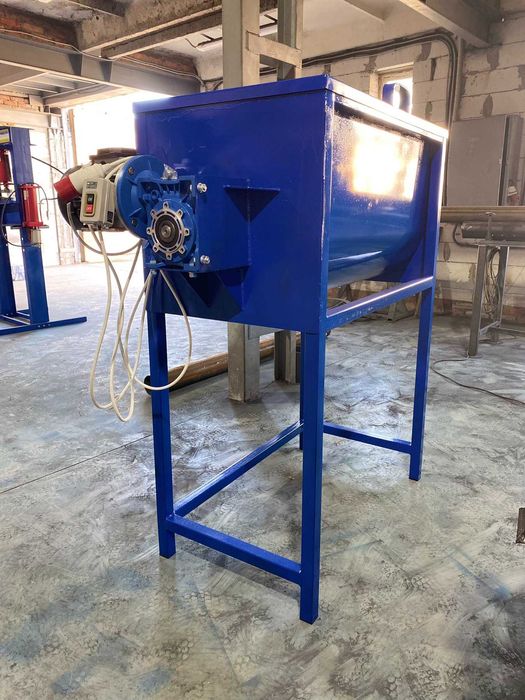 Змішувач кормів,комбікормів,кормосмеситель,горизонтальний