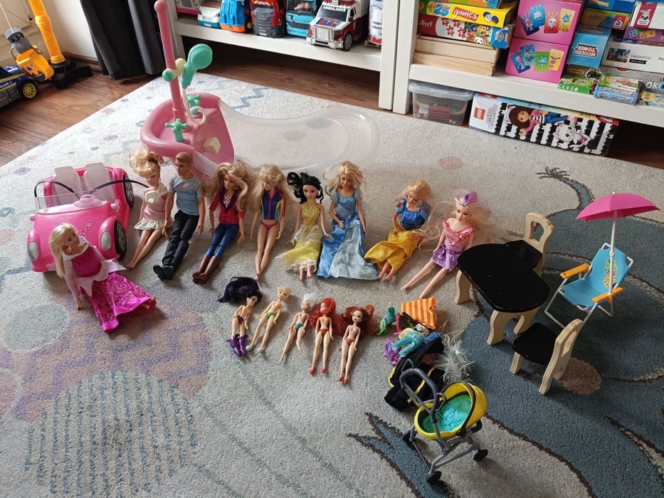 Zestaw 8 lalek Barbie z Kenem, autem i akcesoriami + wanna i inne lalk