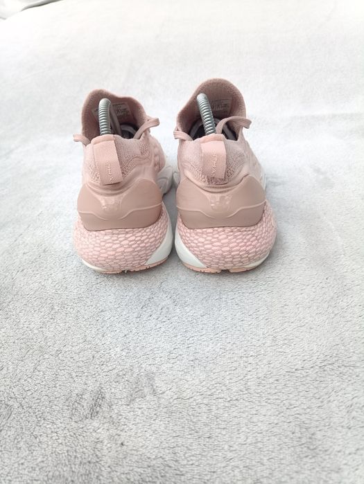 Женские кроссовки Under armour р37-37.5