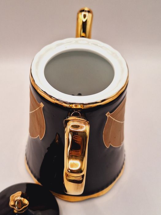 Czajniczek porcelanowy