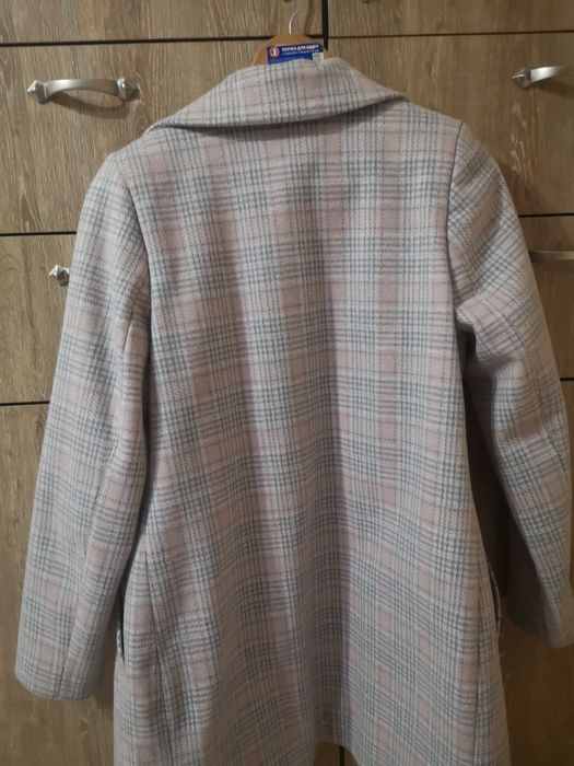 Дуже гарне демисезонне пальто