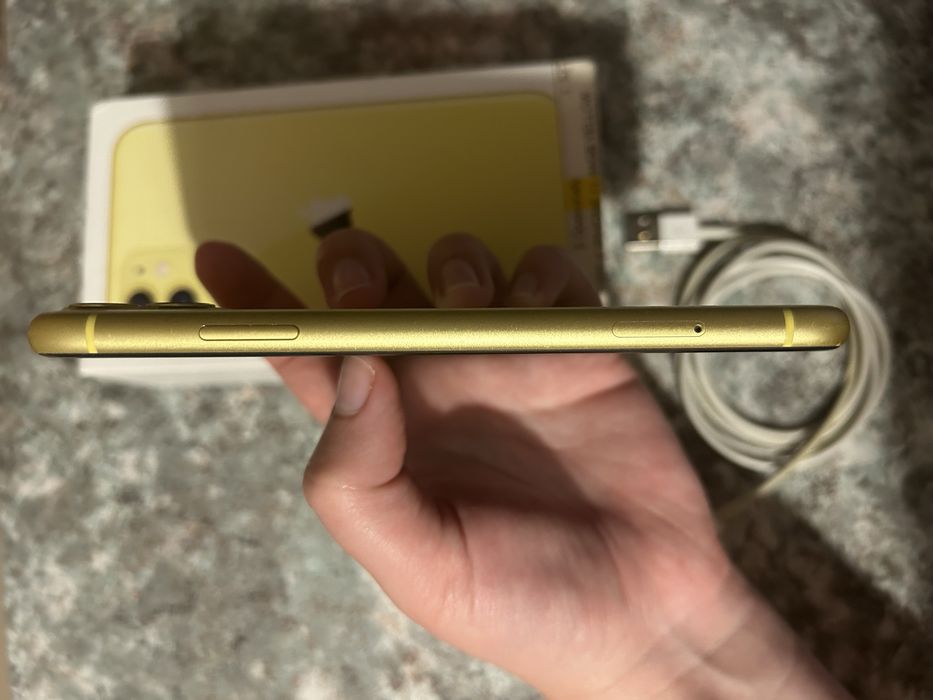 iPhone 11 żółty 64 GB