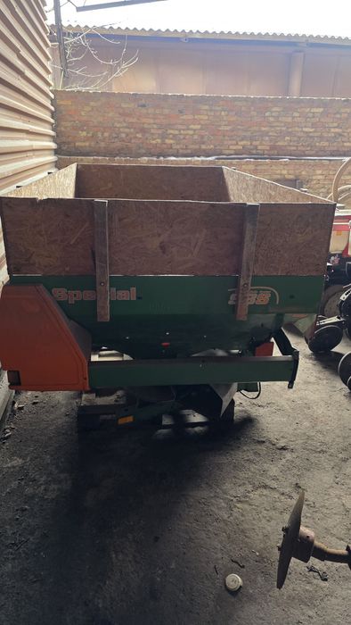 Розкидач мінеральних добрив Amazone Zaam 1001