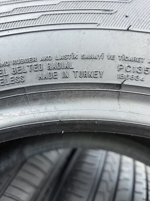 Шини 235/60r17 як нові 8 мм. 23 й рік