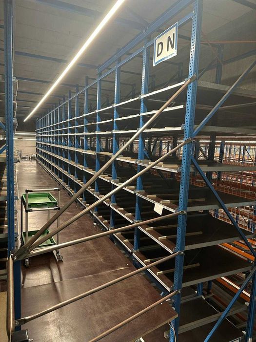 Regały magazynowe, wysuwane półki , piętrowe ze schodami