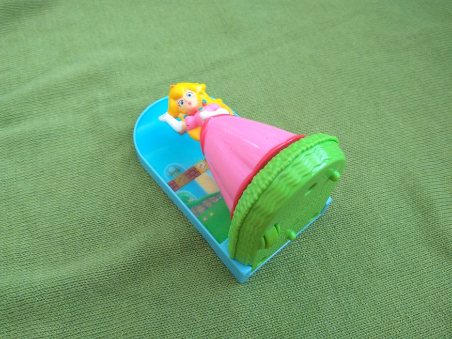 Игрушка фигурка Принцесса Пич из Марио McDonalds