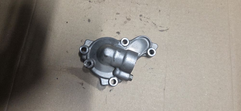 Pokrywa pompy wody dekiel Yamaha yzf 250 rok  14-24 yzf 450