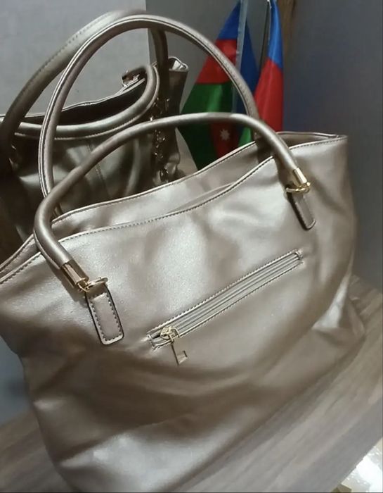 Mala Nova, você vai arrasar com essa mala nova! Entrega imediata e pronta para uso!