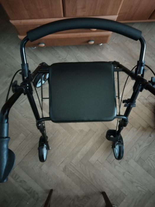 Chodzik z siodełkiem. Nowy.