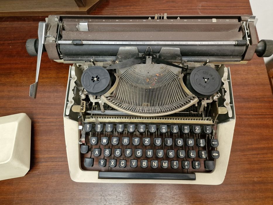 Maszyna do pisania Predom Łucznik 1330