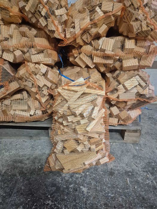 Drewno rozpałkowe sosnowe suche worki 15kg