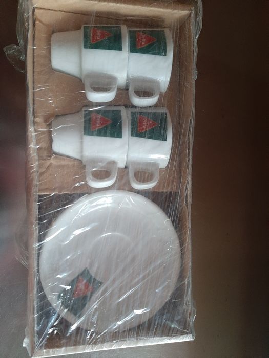 Coffee cups with brands64741156725378124