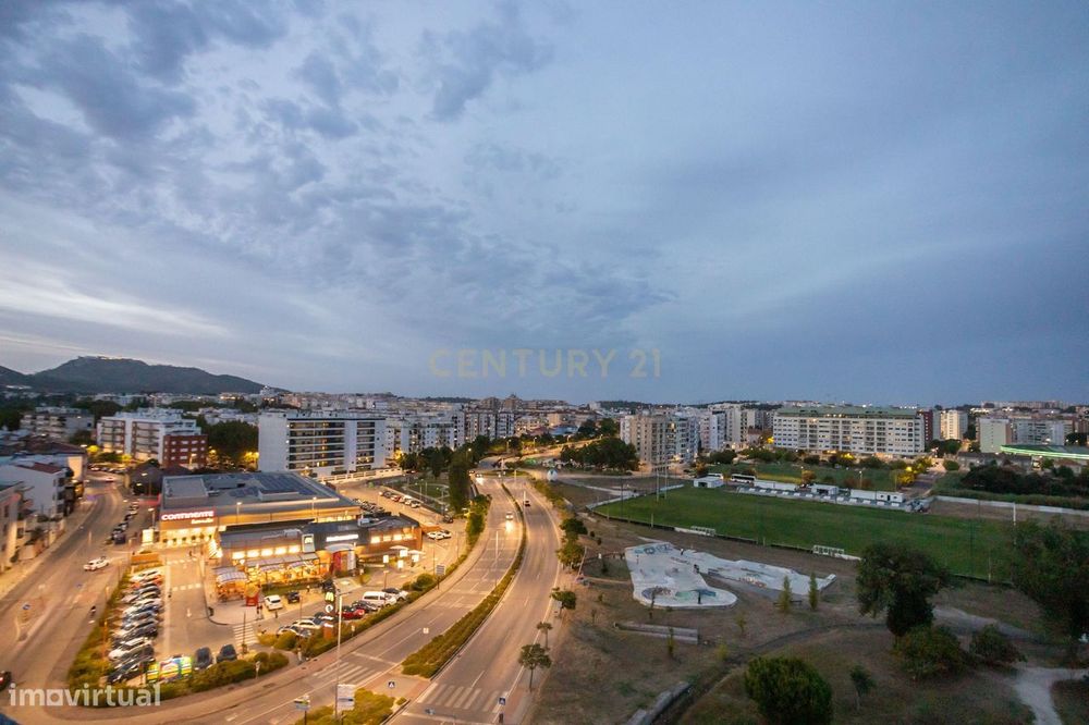 Um Apartamento com Alma de Moradia ; T3+1 + Terraço de 143 m²